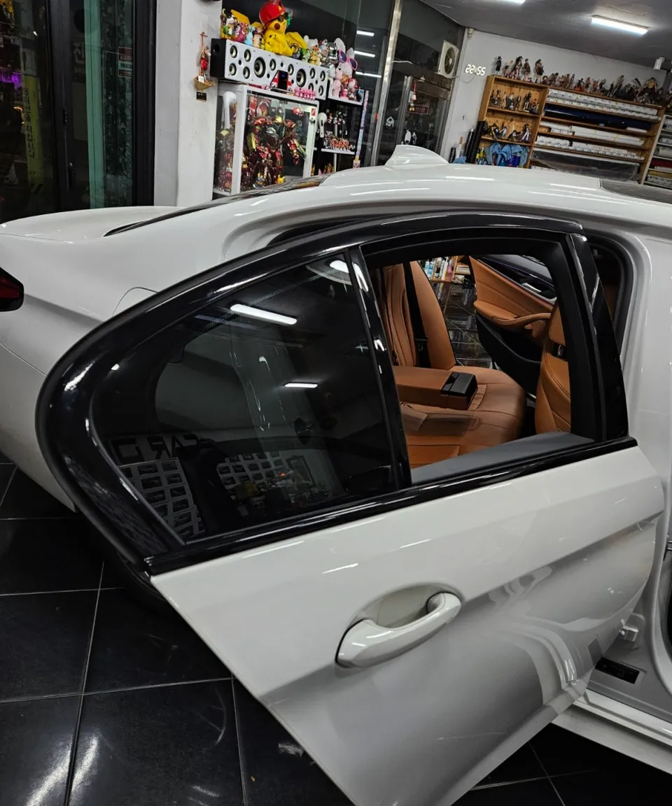 BMW 5 Series vinyl wrap - BMW 5 Series Vinyl Wrap Review: Cost & Results photo 4