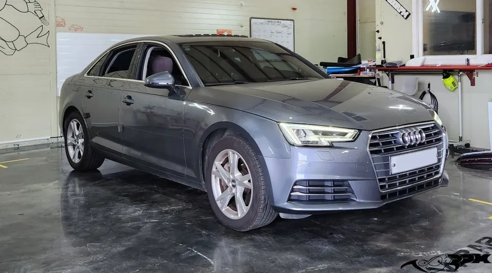 Audi A4のカーラッピング事例 施工写真 2