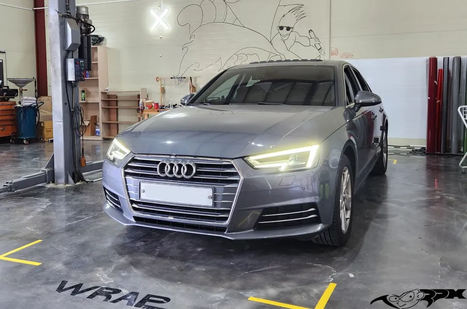 Audi A4のカーラッピング事例 施工写真 3