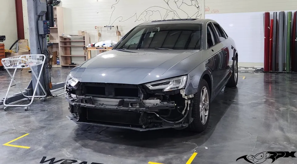 Audi A4のカーラッピング事例｜サテンブラックで高級感アップ 施工写真 3-2