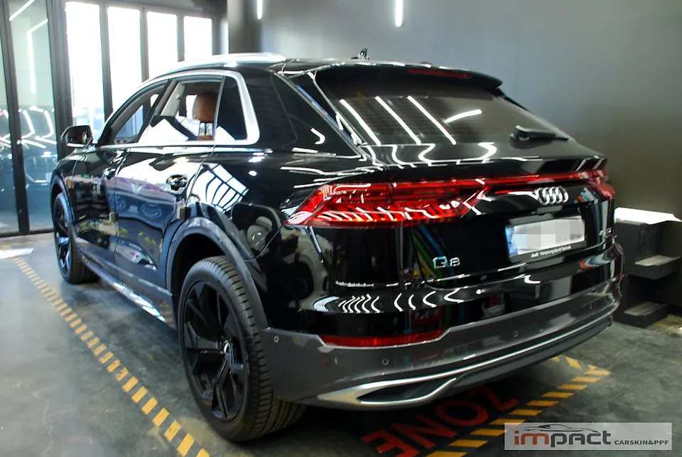 Audi Q8のカーラッピング事例｜クローム除去で高級感アップ 施工写真 1-2