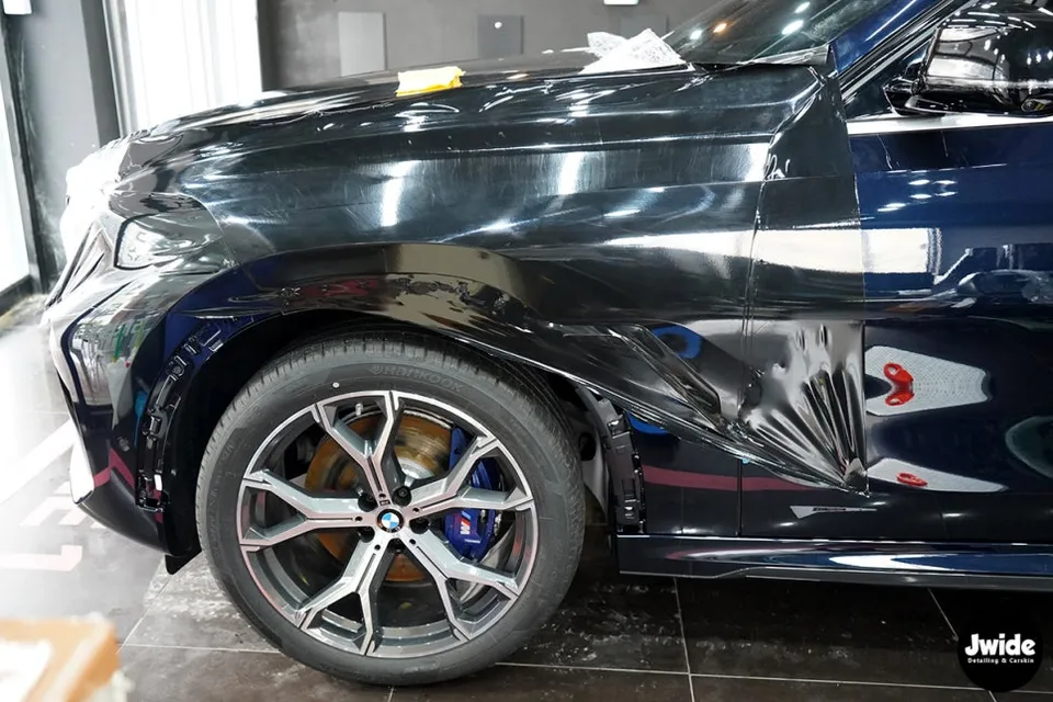 BMW X6 PPF施工事例|光沢ブラックで高級感アップ 施工写真 1-2
