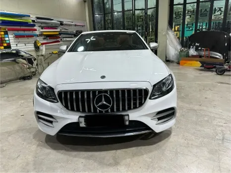 Mercedes-Benz Eクラス カブリオレのカーラッピング事例|費用目安・仕上がり 施工写真 1-1