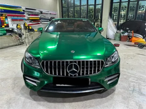 Mercedes-Benz Eクラス カブリオレのカーラッピング事例｜費用目安・仕上がり 写真