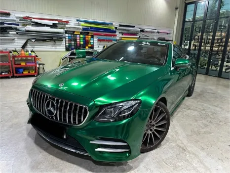 Mercedes-Benz Eクラス カブリオレのカーラッピング事例|費用目安・仕上がり 施工写真 1-2