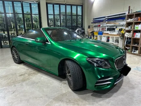 Mercedes-Benz Eクラス カブリオレのカーラッピング事例|費用目安・仕上がり 施工写真 2-2