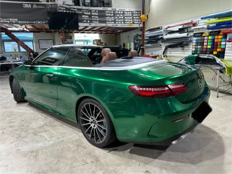 Mercedes-Benz Eクラス カブリオレのカーラッピング事例|費用目安・仕上がり 施工写真 3-2