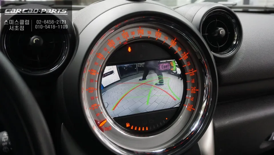 MINI CountrymanのAndroid Auto・CarPlay取付事例 施工写真 1-3
