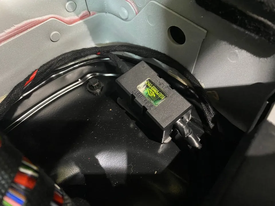 Mercedes-Benz C-Class dash cam navigation - Mercedes-Benz C-Class Dashcam Installation Review photo 3