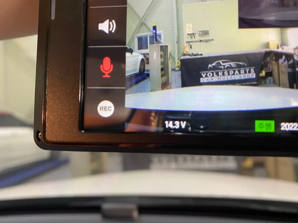 Mercedes-Benz C-Class dash cam navigation - Mercedes-Benz C-Class Dashcam Installation Review photo 6