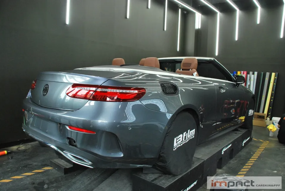 Mercedes-Benz Eクラスカブリオレのカーラッピング事例｜費用目安・仕上がり 施工写真 3-1
