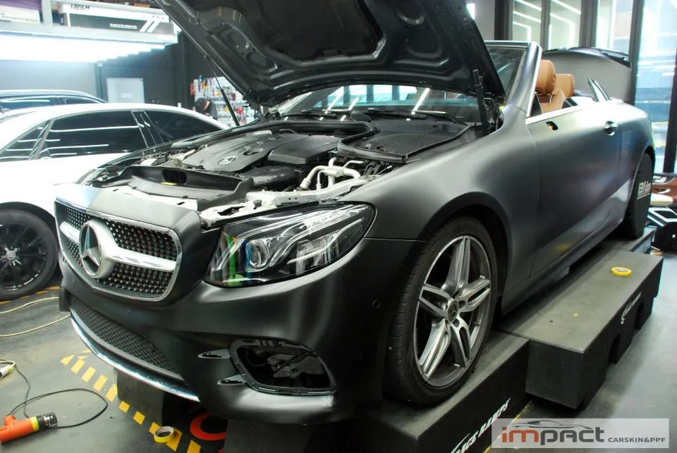 Mercedes-Benz Eクラスカブリオレのカーラッピング事例｜費用目安・仕上がり 施工写真 2-3