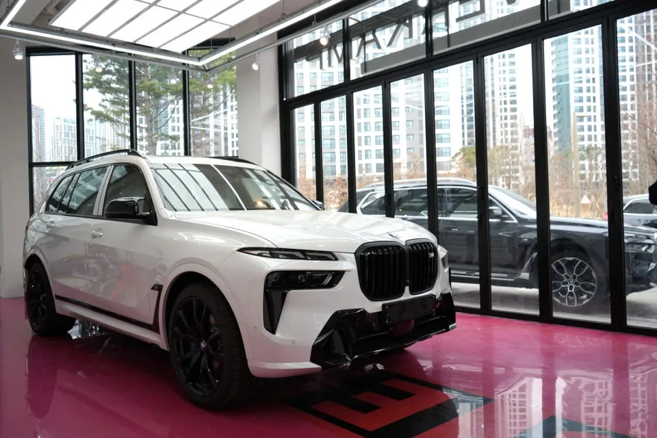 BMW X7 M60iのカーフィルム施工事例|費用目安・仕上がり 施工写真 1-1