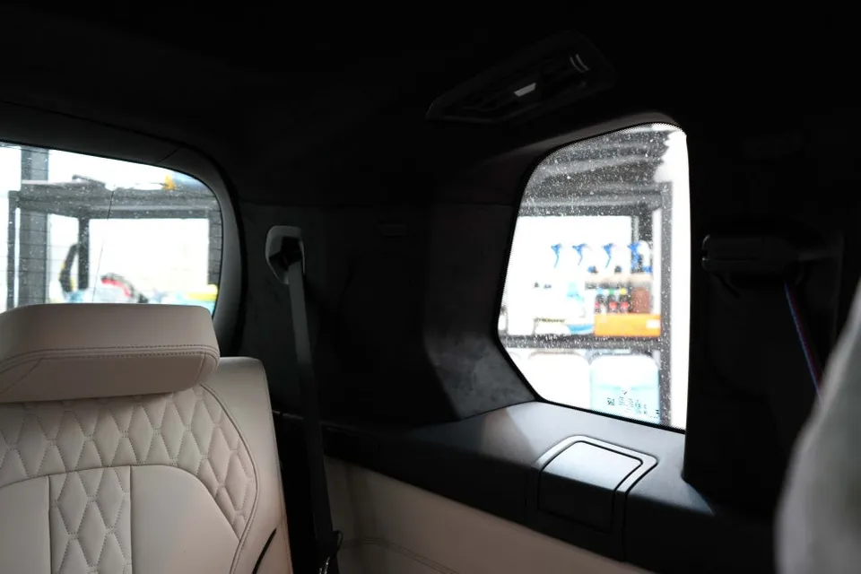 BMW X7 M60iのカーフィルム施工事例|費用目安・仕上がり 施工写真 3-1