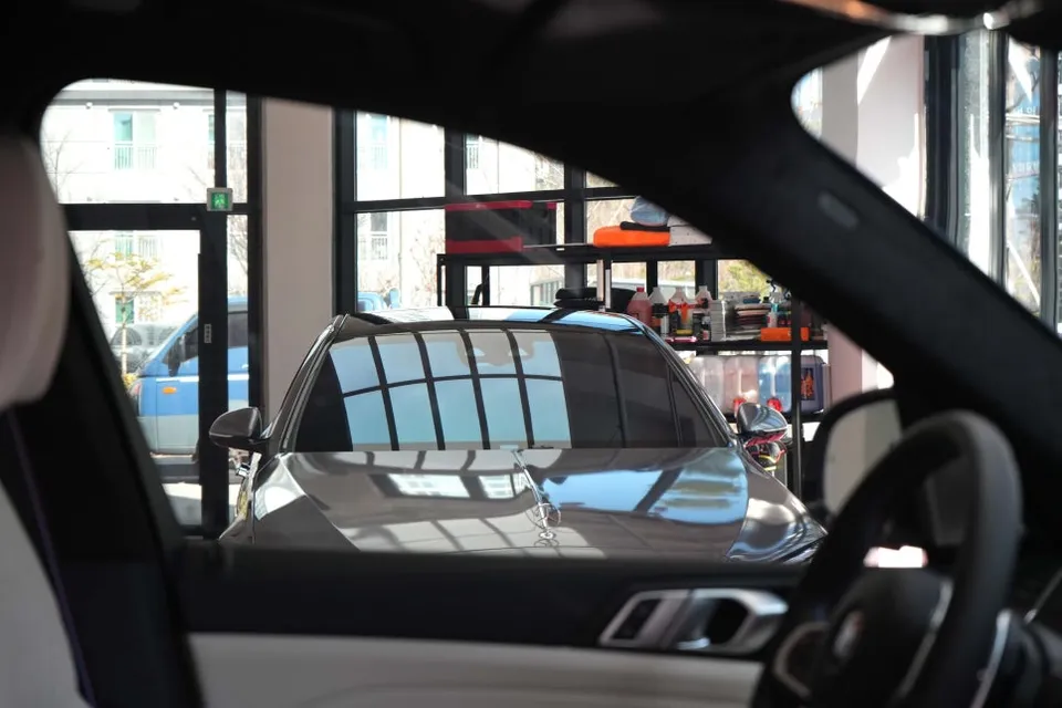 BMW X7 M60iのカーフィルム施工事例|費用目安・仕上がり 施工写真 1-3