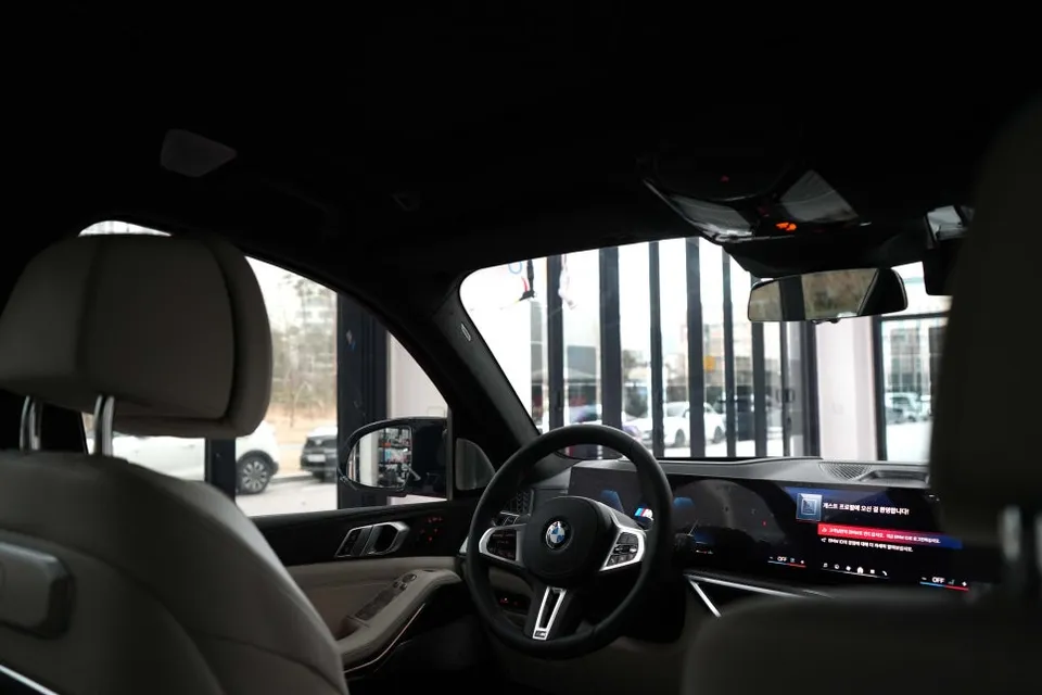 BMW X7 M60iのカーフィルム施工事例|費用目安・仕上がり 施工写真 2-3
