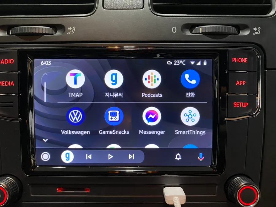 Volkswagen GolfのAndroid Auto・CarPlay取付事例 施工写真 2-2