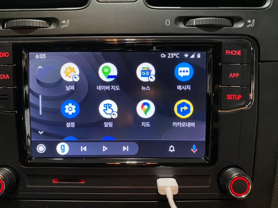Volkswagen GolfのAndroid Auto・CarPlay取付事例 施工写真 3-2