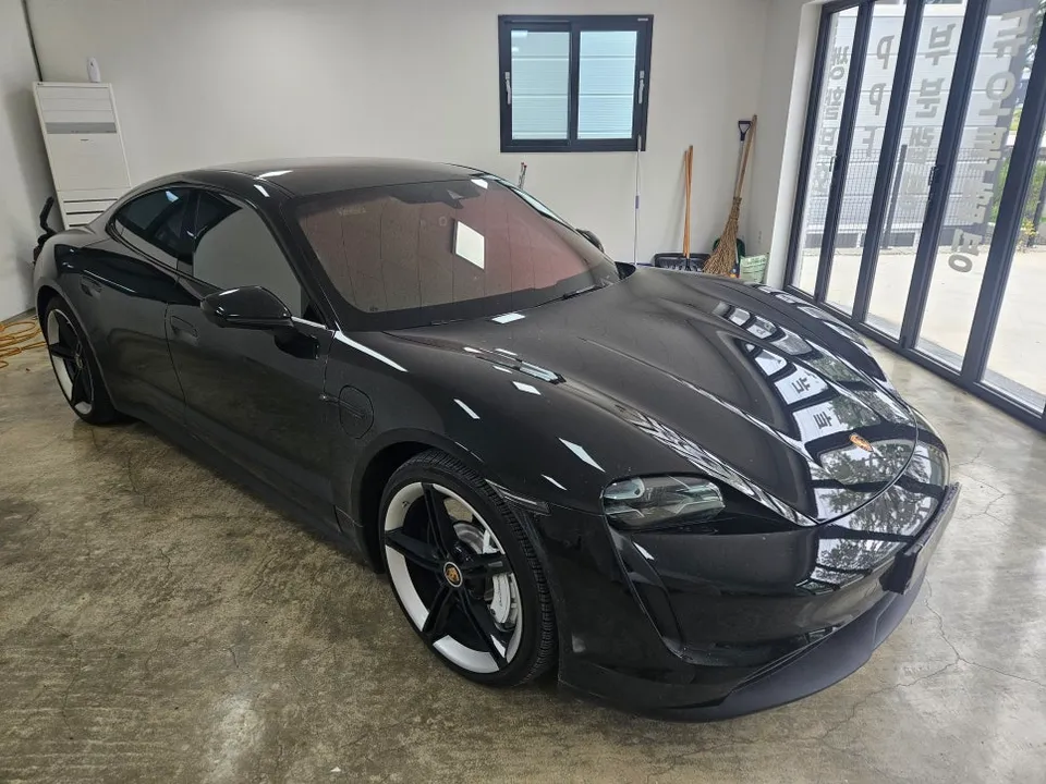 ポルシェ タイカン カーラッピング事例｜費用目安・仕上がり 施工写真 1-1