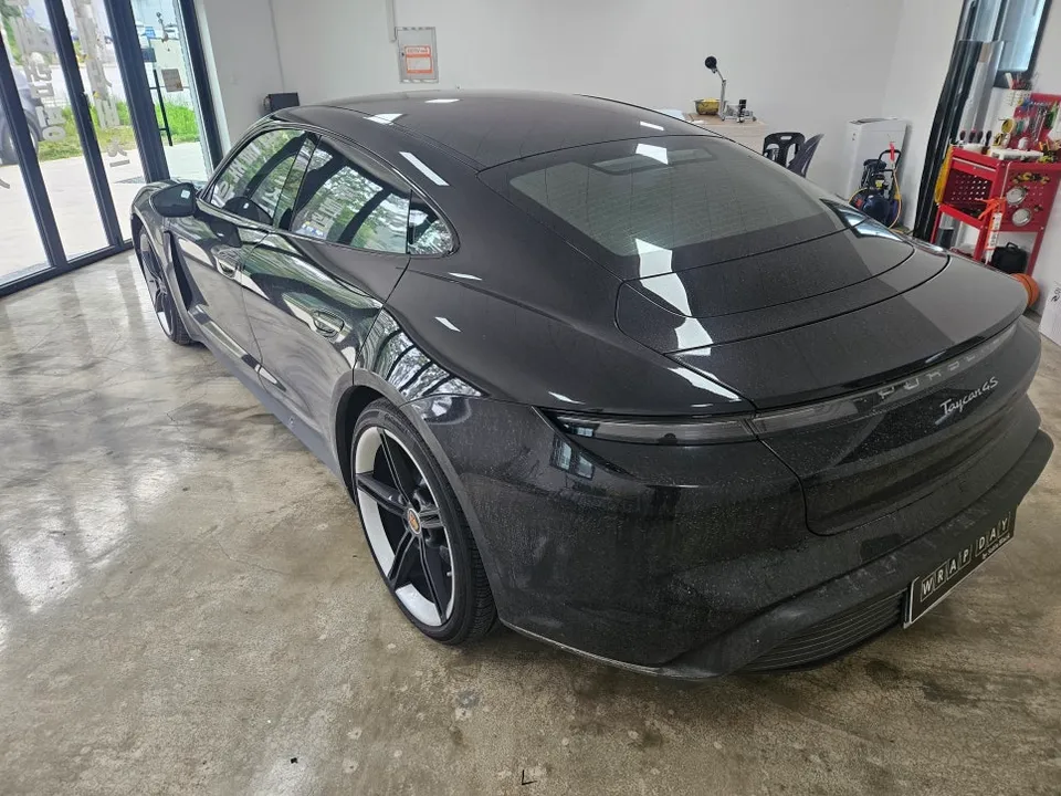 ポルシェ タイカン カーラッピング事例｜費用目安・仕上がり 施工写真 3-1