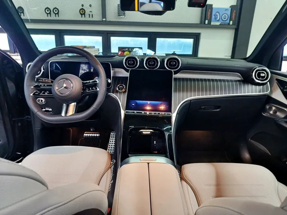 Mercedes-Benz GLC ambient lighting - Mercedes-Benz GLC Ambient Lighting Review — Enhanced Interior photo 3