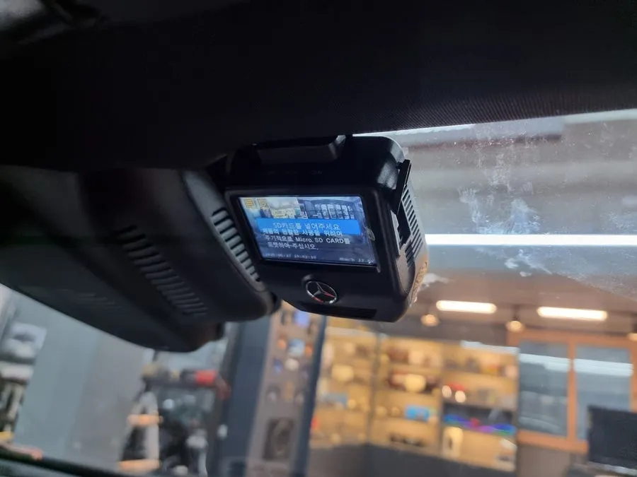 Mercedes-Benz E-Class dash cam - Mercedes-Benz E-Class Dash Cam Installation Review photo 3