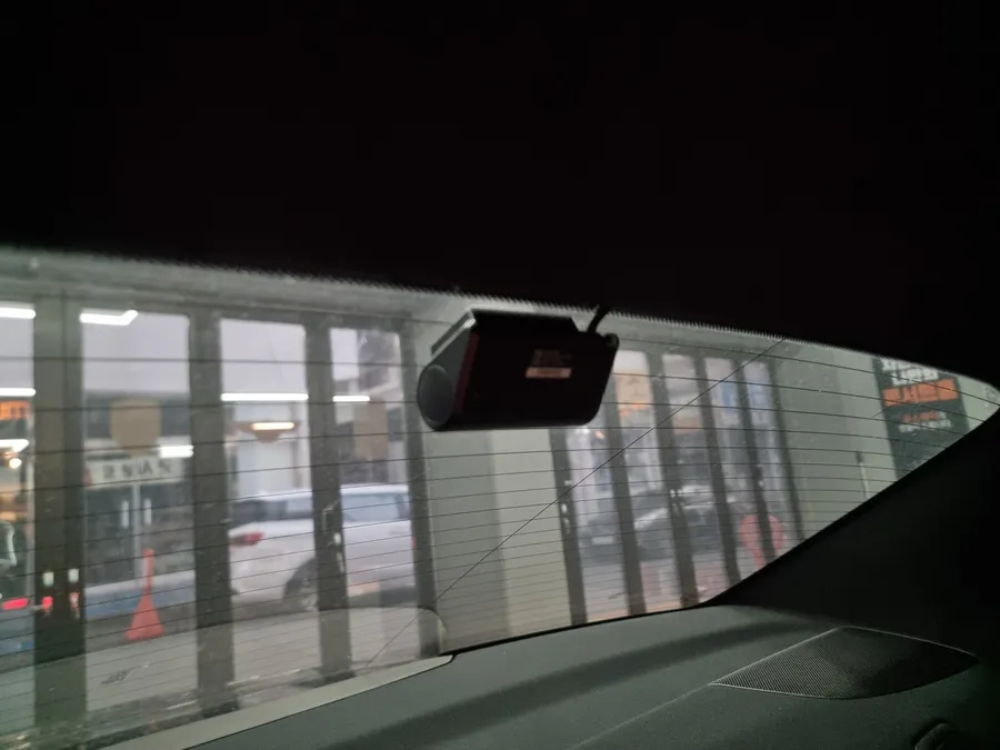 Mercedes-Benz E-Class dash cam - Mercedes-Benz E-Class Dash Cam Installation Review photo 4