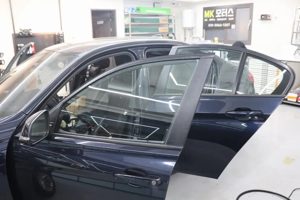 BMW 5 Seriesのカーフィルム施工事例|費用目安・仕上がり 施工写真 3-2