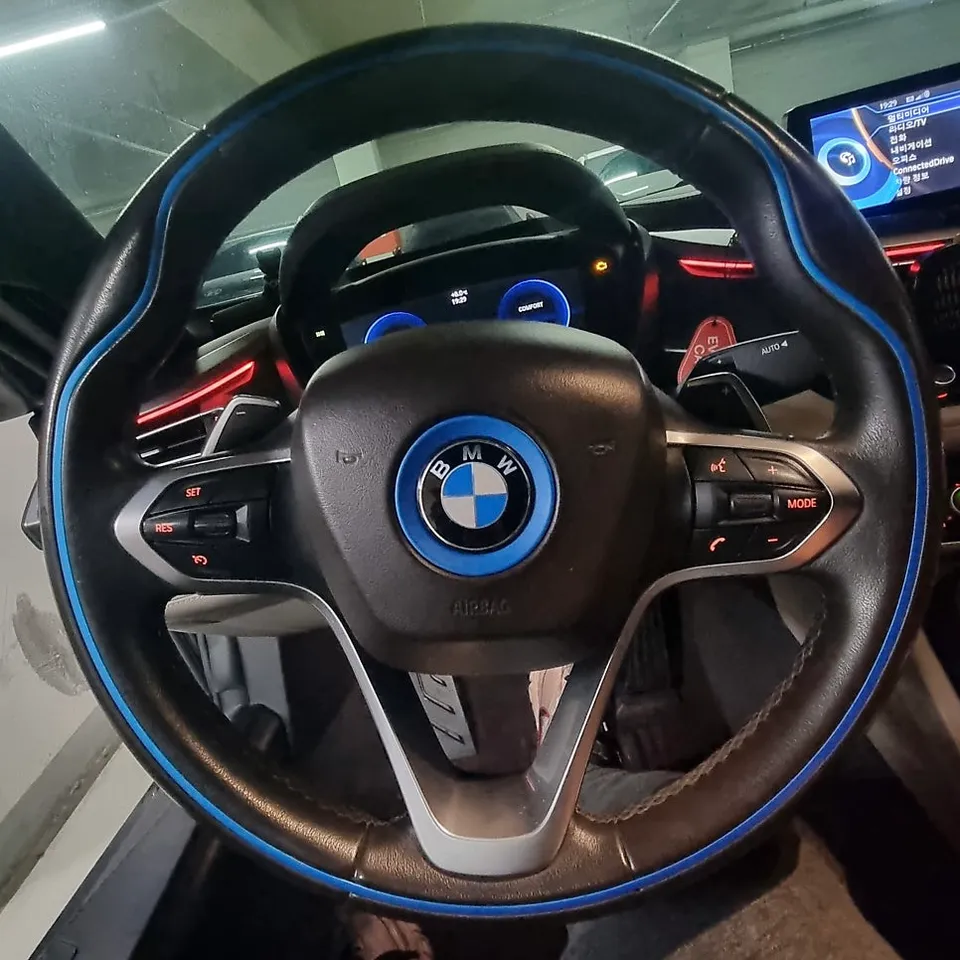 BMW i8 steering wheel - BMW i8 Steering Wheel Customization Review photo 5