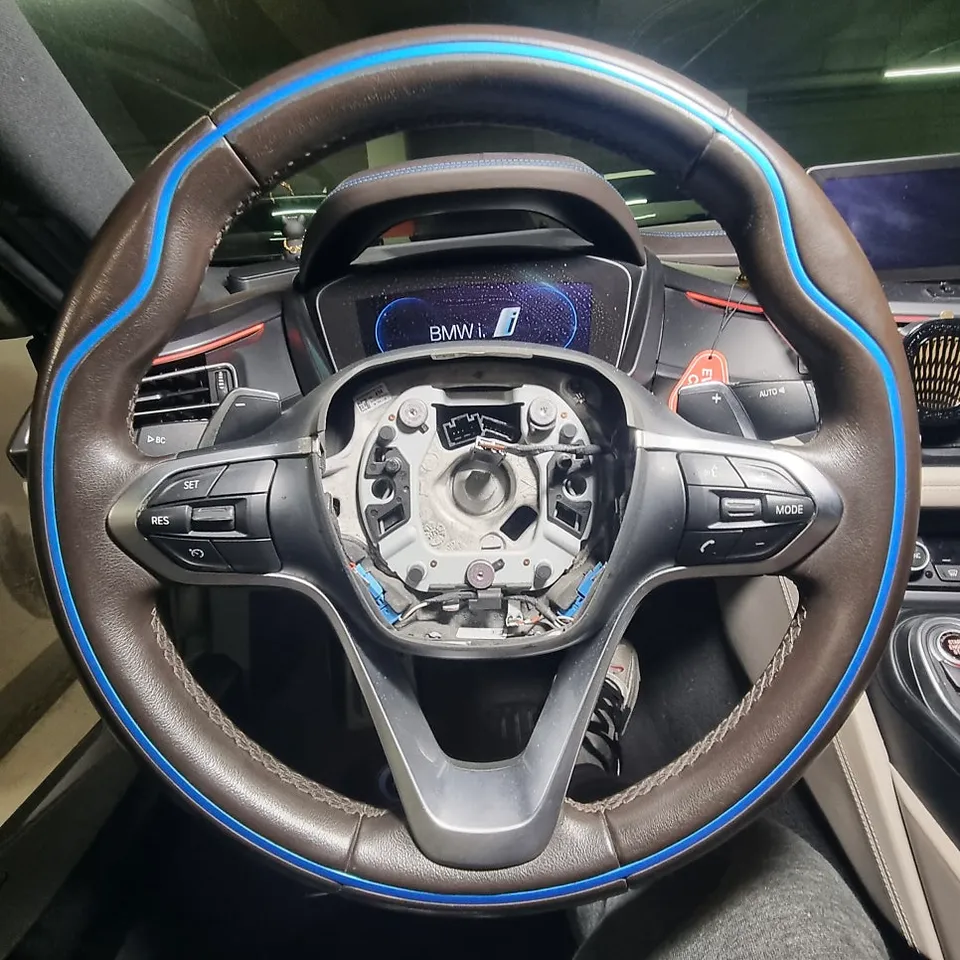 BMW i8 steering wheel - BMW i8 Steering Wheel Customization Review photo 6