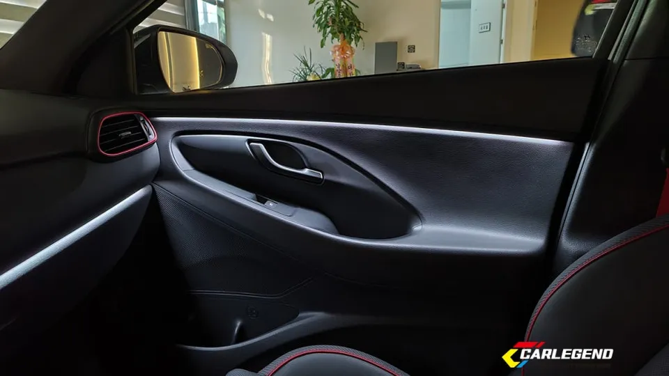 Hyundai i30 ambient lighting - Hyundai i30 Ambient Lighting Review - Enhanced Interior Mood photo 4