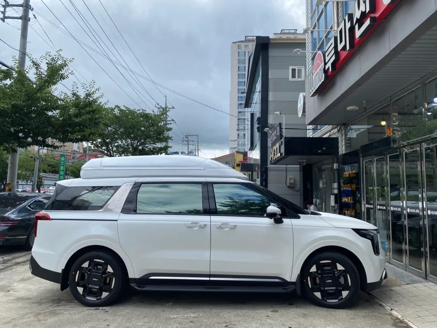 Kia Carnival KA4のカーフィルム施工事例|費用目安・仕上がり 施工写真 1-3