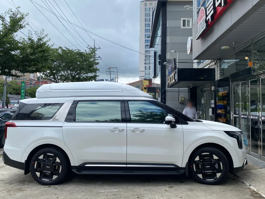 Kia Carnival KA4のカーフィルム施工事例|費用目安・仕上がり 施工写真 2-3