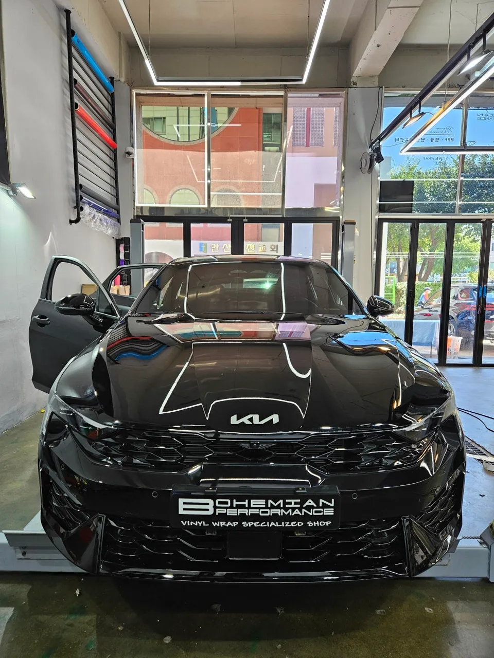 Kia K5 DL3 vinyl wrap - Kia K5 DL3 Chrome Delete Wrap Review photo 4