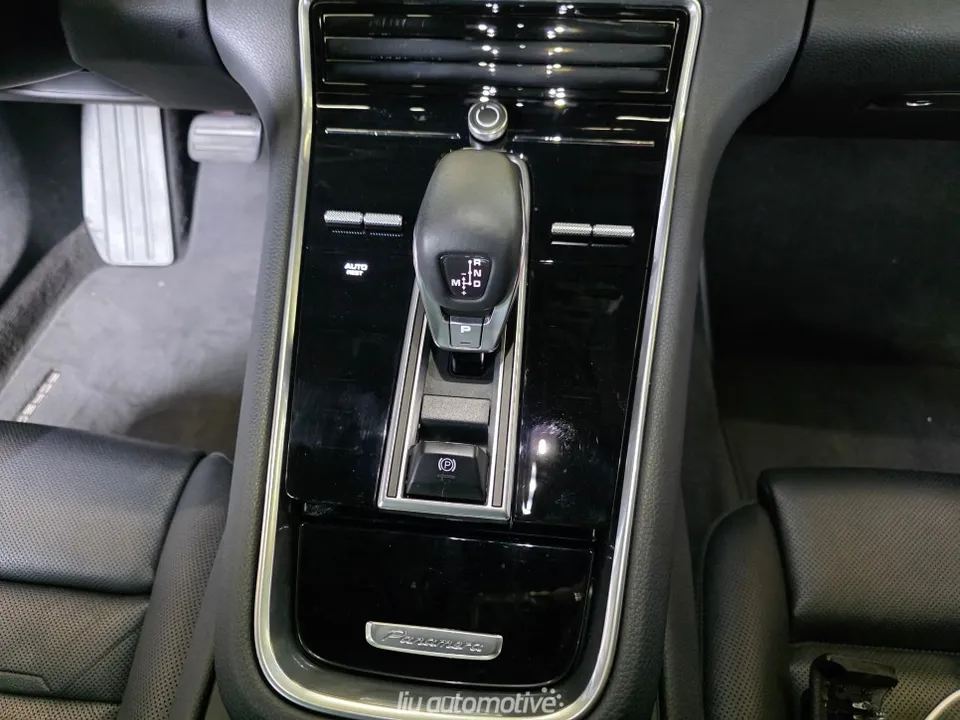 Porsche 911 interior customization - Porsche 911 Interior Customization Review: Carbon Fiber Upgrade photo 4