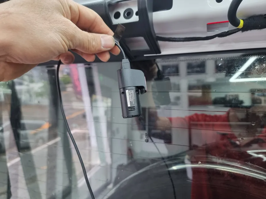Mercedes-Benz G-Wagon dash cam - Mercedes-Benz G-Wagon Dash Cam Installation Review photo 3