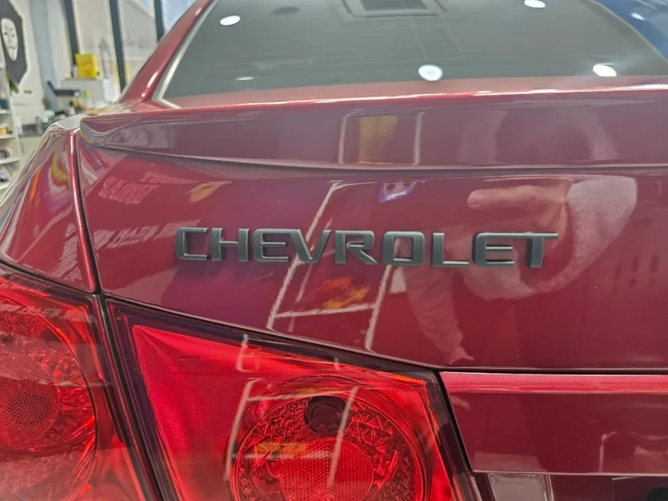 Chevrolet Cruzeのカーラッピング事例|費用目安・仕上がり 施工写真 2-3