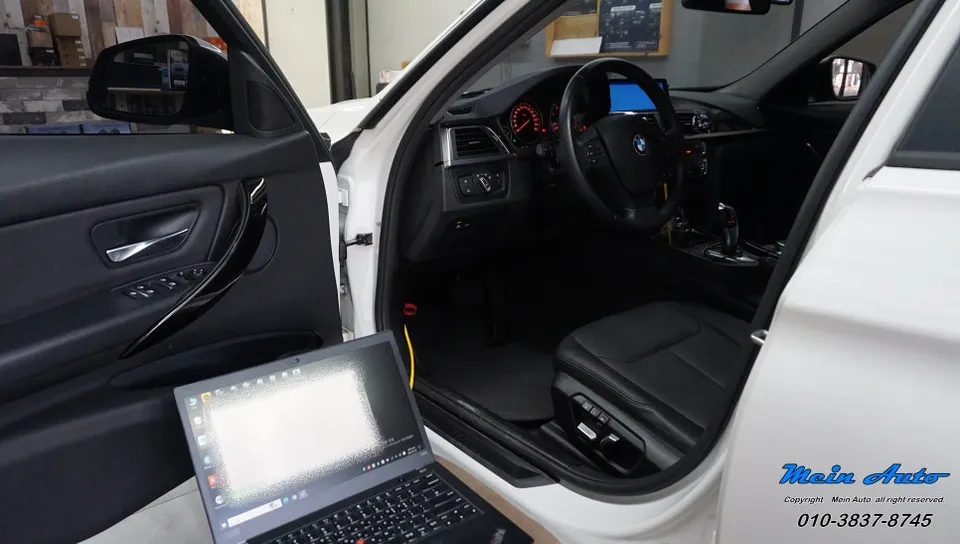 BMW 3 SeriesのAndroid Auto・CarPlay取付事例 施工写真 4-1