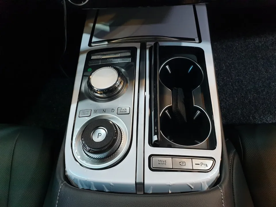Genesis G80 PPF施工事例|部分施工で賢く保護 施工写真 3-1