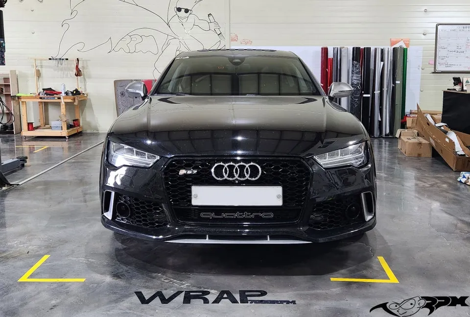 Audi RS vinyl wrap installation result