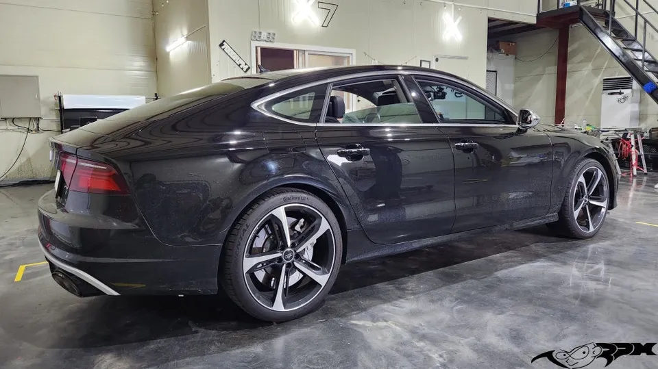 Audi RSのカーラッピング事例 施工写真 4-1