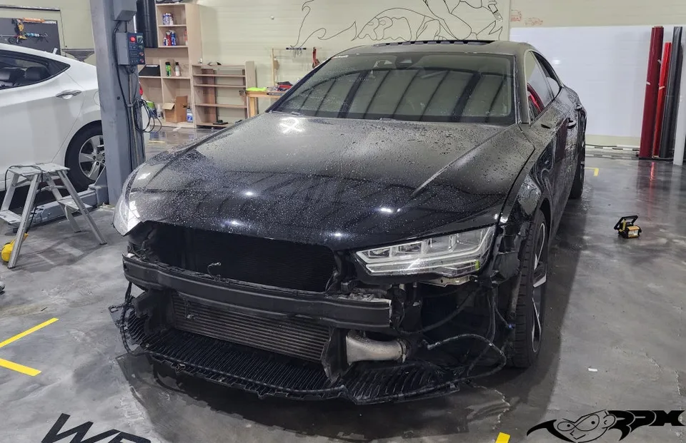 Audi RSのカーラッピング事例 施工写真 1-2