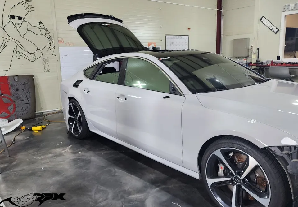 Audi RSのカーラッピング事例 施工写真 1-3