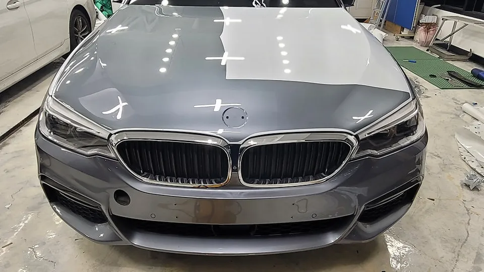 BMW 5 Seriesのカーラッピング事例|費用目安・仕上がり 施工写真 3-1