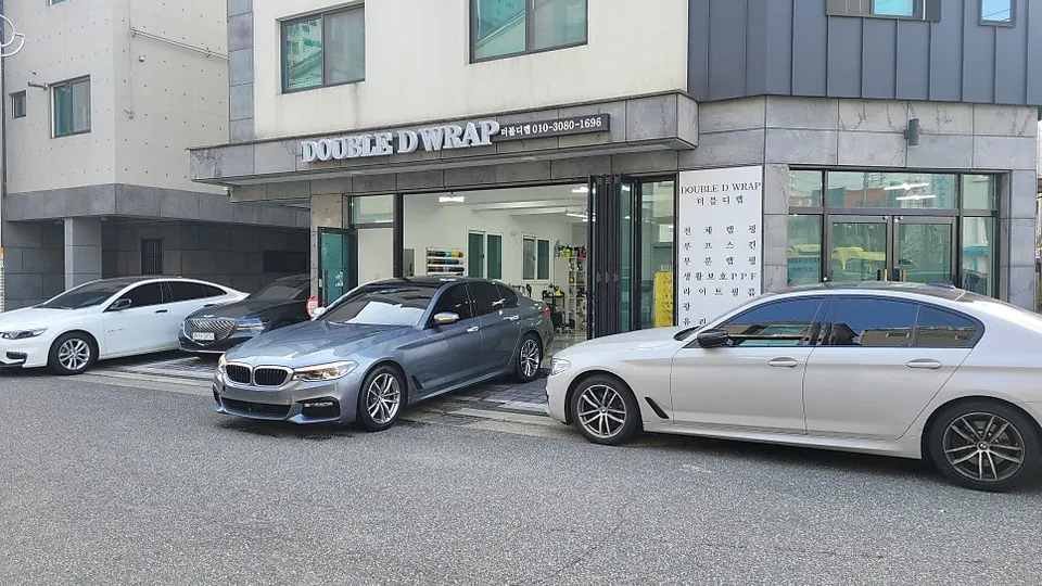 BMW 5 Seriesのカーラッピング事例|費用目安・仕上がり 施工写真 2-2