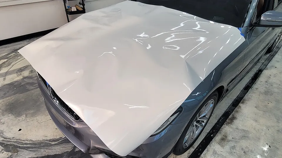 BMW 5 Seriesのカーラッピング事例|費用目安・仕上がり 施工写真 3-2