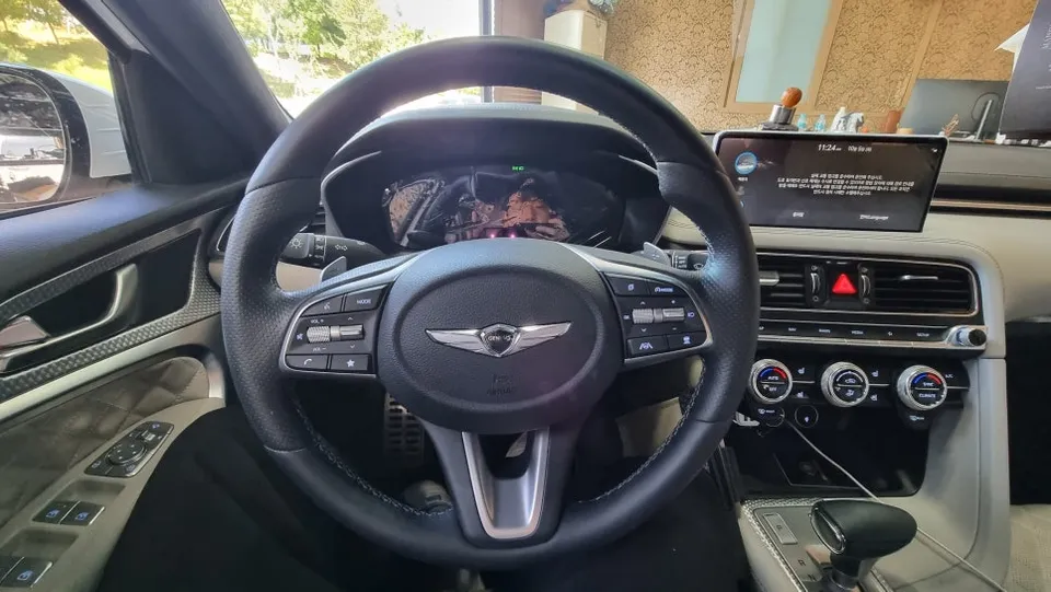 Genesis G70 steering wheel - Genesis G70 Steering Wheel Customization Review — Enhanced Interi photo 3