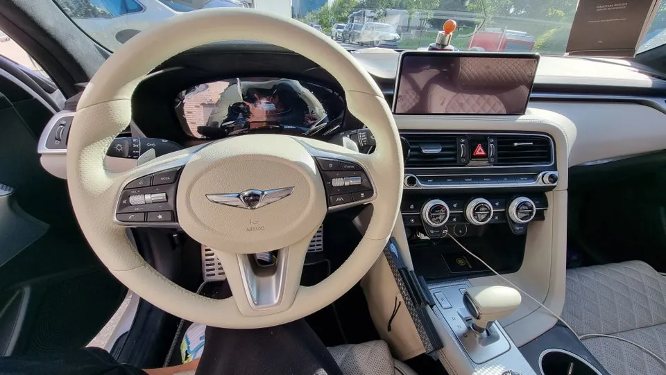 Genesis G70 steering wheel - Genesis G70 Steering Wheel Customization Review — Enhanced Interi photo 4