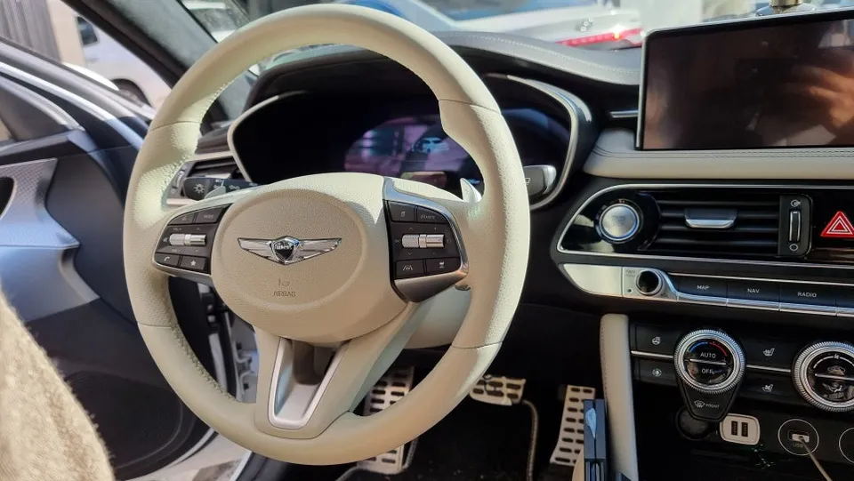 Genesis G70 steering wheel - Genesis G70 Steering Wheel Customization Review — Enhanced Interi photo 5
