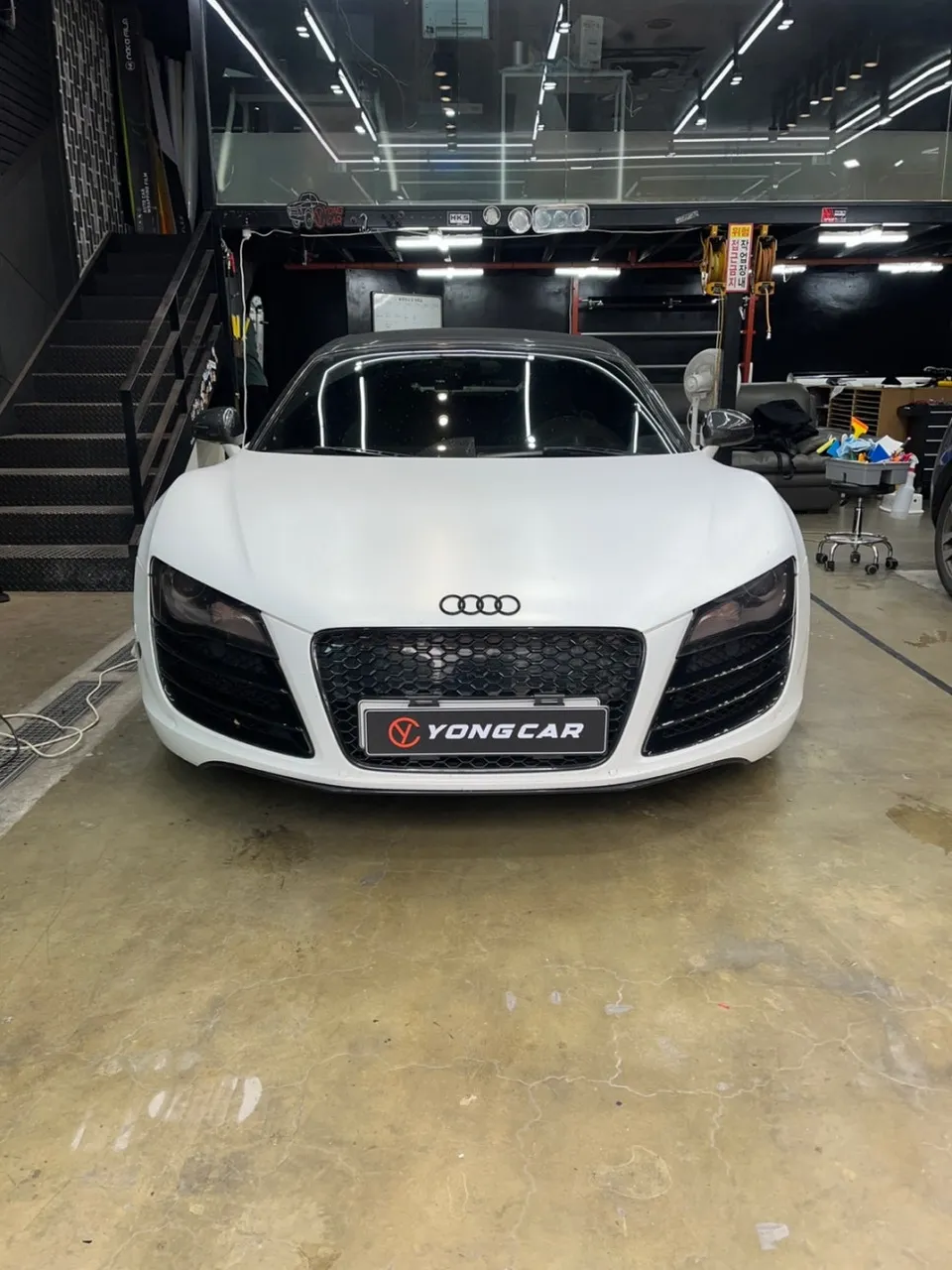 Audi R8のカーラッピング事例｜費用目安・仕上がり 写真